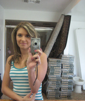 18 year old girl Bella nudeing off a cock in her graduation attire